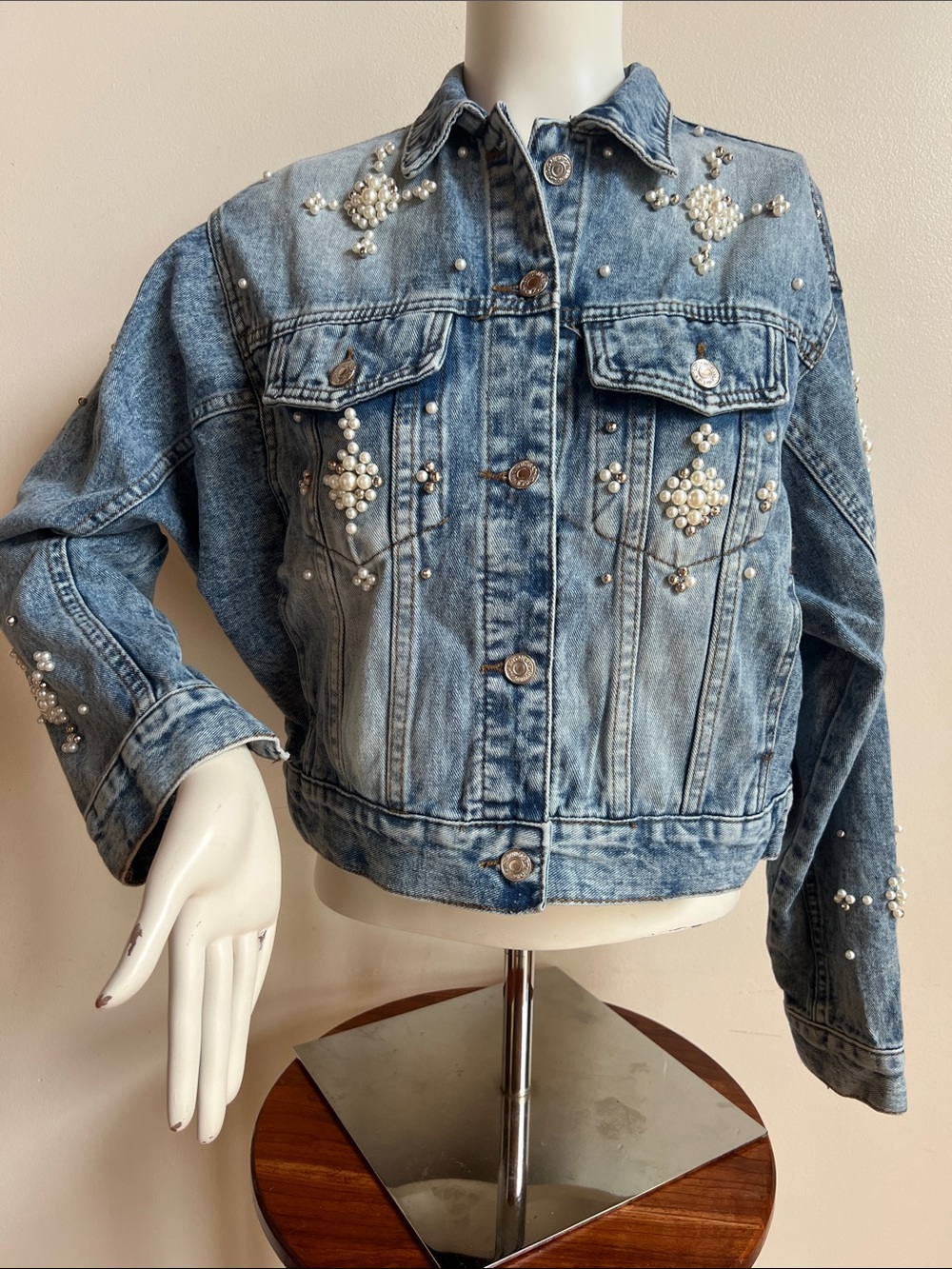 Veveret Pearl-Embellished Light Blue Denim Jacket - Women